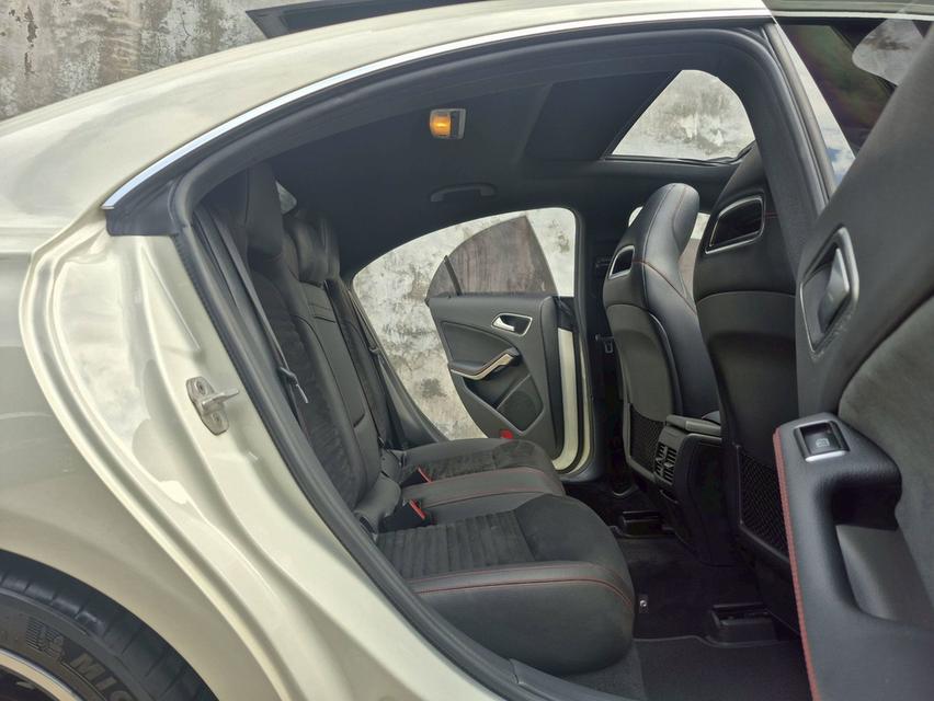 Mercedes-Benz CLA250 AMG 9