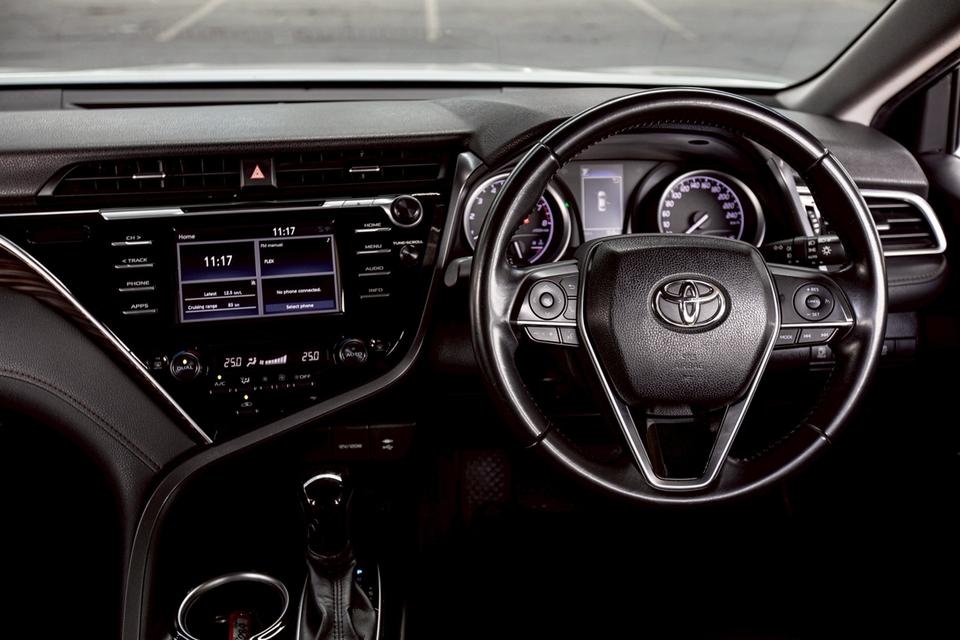 Toyota Camry 2.0G ปี 2019 สีขาว  14