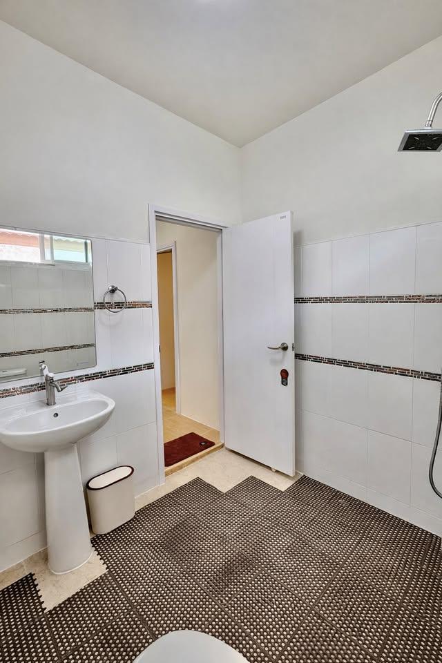 ให้เช่าบ้านเดี่ยวสองชั้น 3 ห้องนอน 3 ห้องน้ำ 1 ห้องครัว 2 ที่จอดรถ ขนาดที่ดิน 41 ตรว. พื้นที่ใชเสอย 190 ตรม. ราคา 20,000 บาท / เดือน ****อน 6