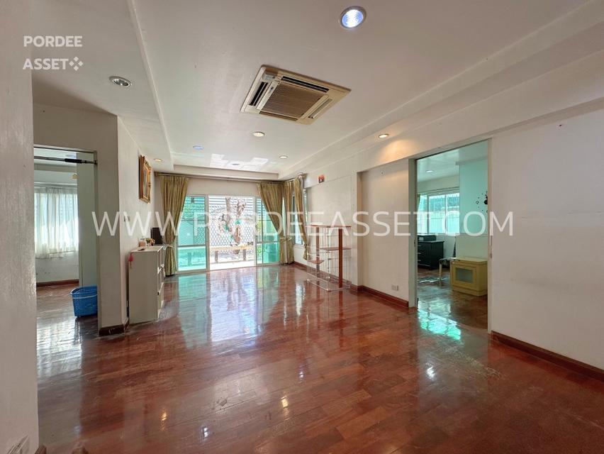 บ้านชั้นเดียว 64 ตร.ว. รัชดานิเวศน์ ประชาราษฎร์บำเพ็ญ24 ใกล้รถไฟฟ้า MRT ห้วยขวาง สุทธิสาร เข้าออกได้หลายทาง รัชดาภิเษก ลาดพร้าว เหม่งจ๋าย เลียบด่วนเอก 16