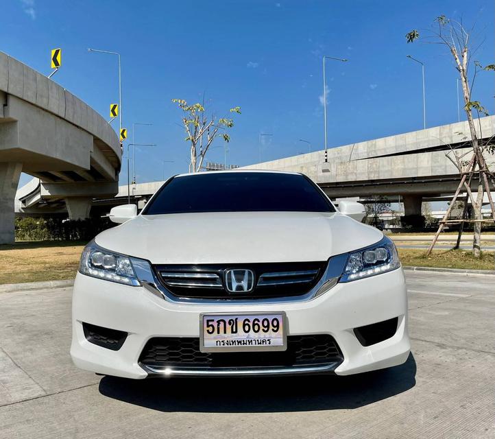 #Honda #Accord 2.0 EL HYBRID SUNROOF ปี 2015 สีขาวมุข 4