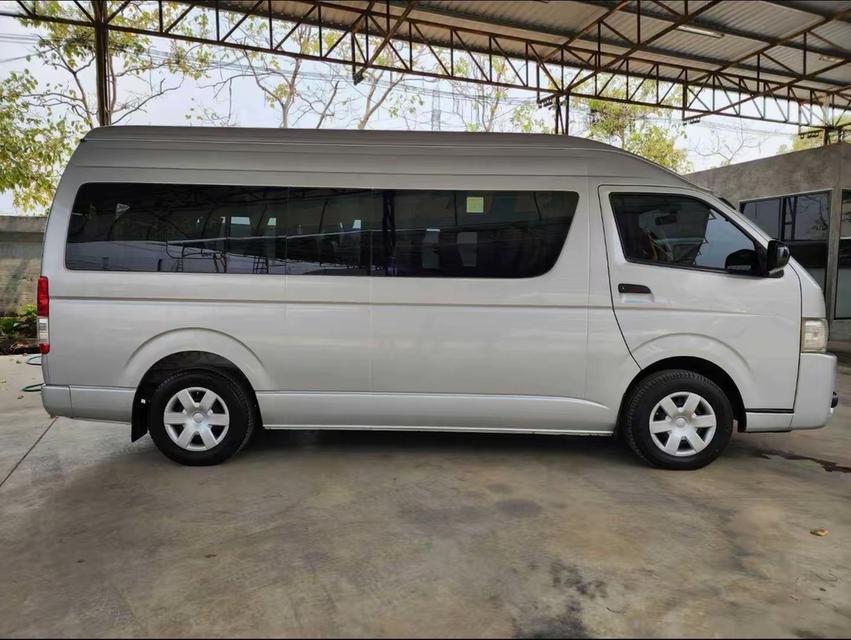 TOYOTA COMMUTER 3.0 AT DIESEL 2018