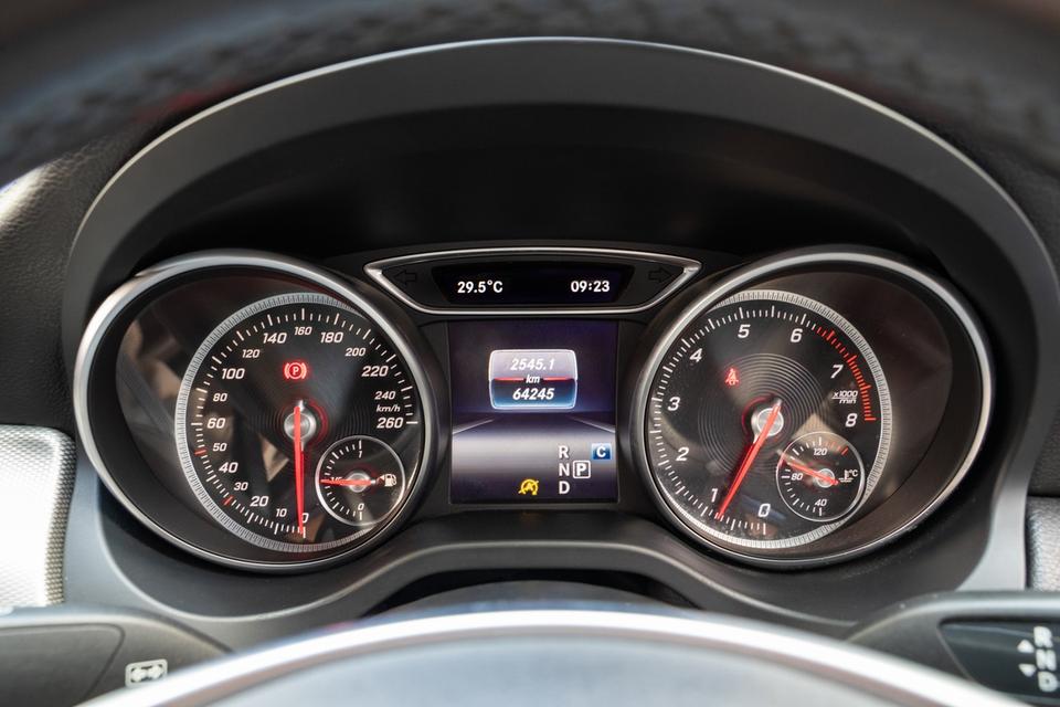 2019 Benz CLA250 AMG " White Art Edition " รูปที่ 13