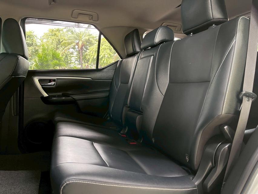 ขาย Toyota Fortuner 2.4V ปี23 12