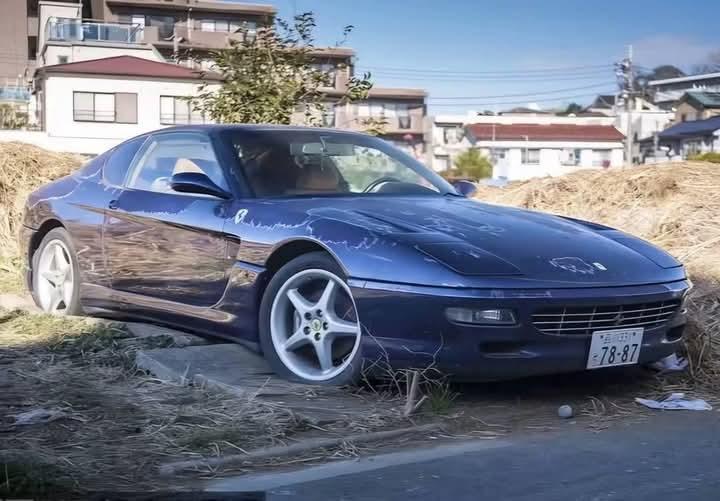 Ferrari 456 สีน้ำเงิน