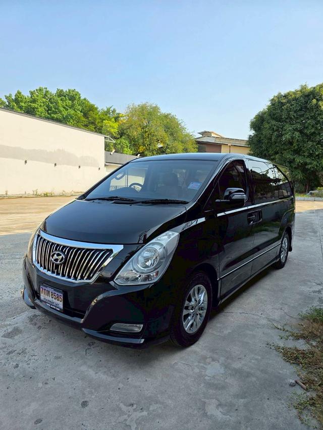 HYUNDAI H-1 Deluxe สีดำ ปี 2014 ไมล์ 130,000 กม.
