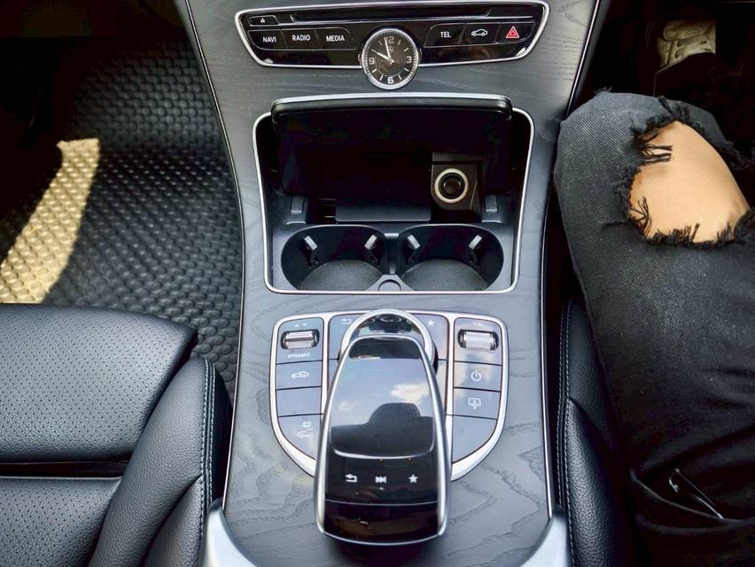 รหัสรถ KPV897 2017 BENZ C350e Avantgarde สีเทา 11