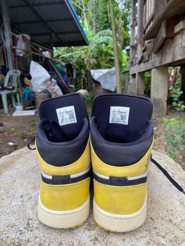 used air Jordan 1 mid black and yellow 4
