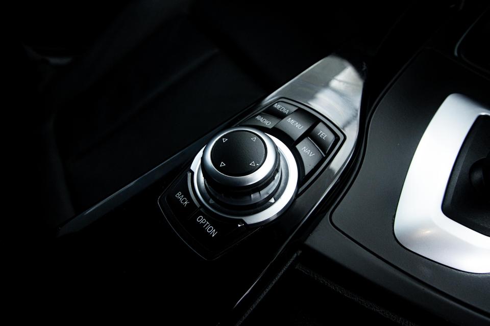 รหัสรถ 1D073 320d SPORT 2.0 2014 8