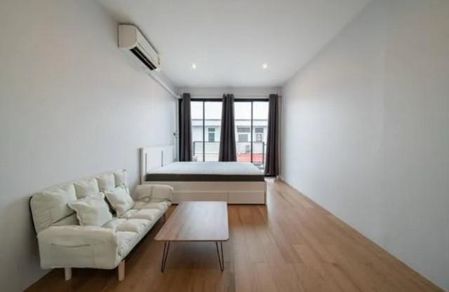 ขายทาวน์โฮม 3 ชั้น ตกแต่งครบ style MODERN LOFT เนื้อที่ 23ตร.ว. ซอยเอกมัย22 ถนนสุขุมวิท 69 ซอยในหมู่บ้าน เงียบสงบ เหมาะกับอยู่อาศัย ใกล้ BTSเอกมัย