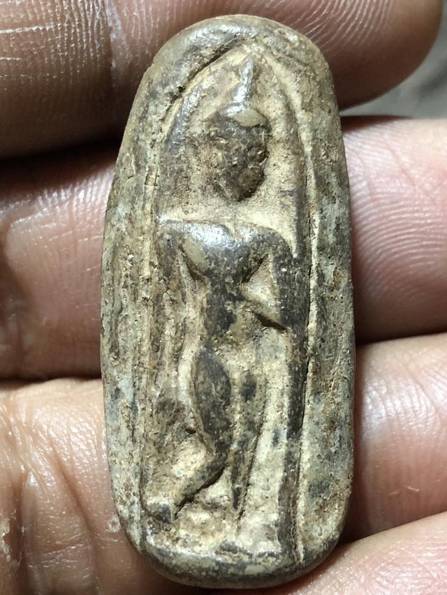 พระลีลาเม็ดขนุนเนื้อดิน