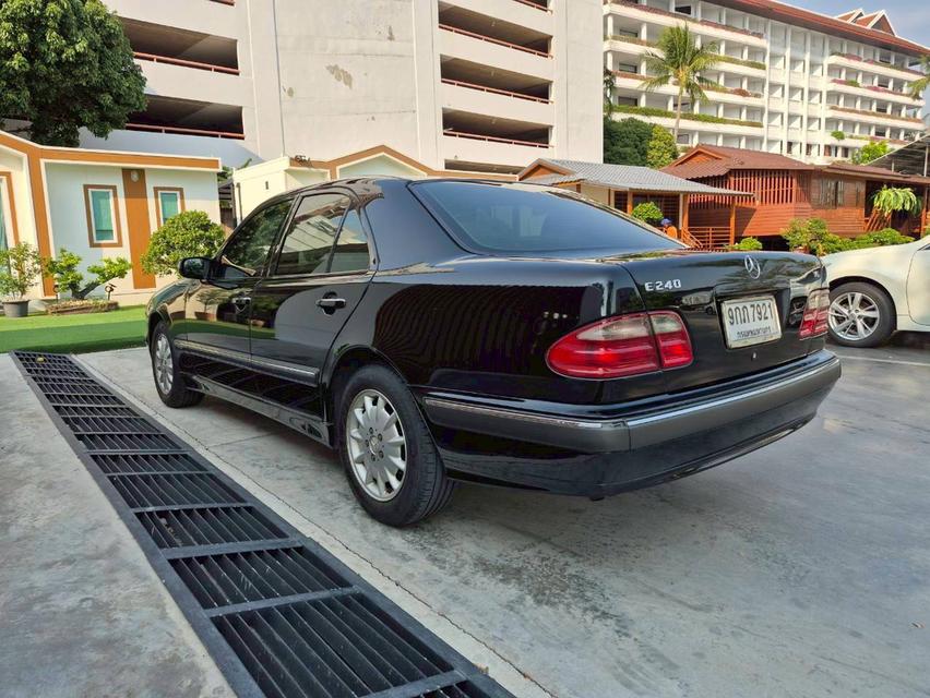 ขาย Benz E240 ปี 2001 สีดำ ไมล์วิ่งน้อย สภาพเดิมๆ รูปย่อยที่ 4