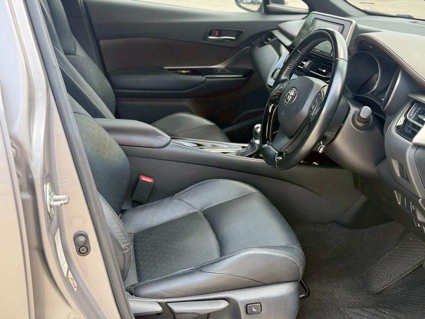 Toyota C-HR Hybrid ปี 2018 Wagon 4dr HV HI TOP CVT FWD top 1.8 (Hybrid) สีเทา ออโต้ รูปที่ 9