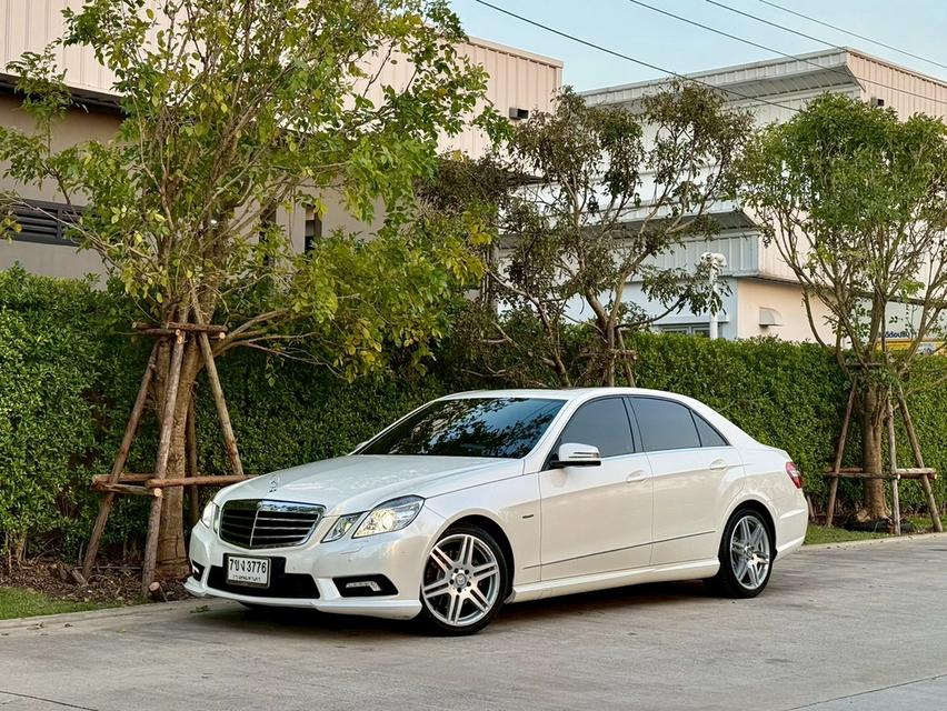 Mercedes-Benz e250 w212 ปี 2012 สีขาว รถบ้านมือเดียวป้ายแดง ดูแลศูนย์ทุกระยะ 3