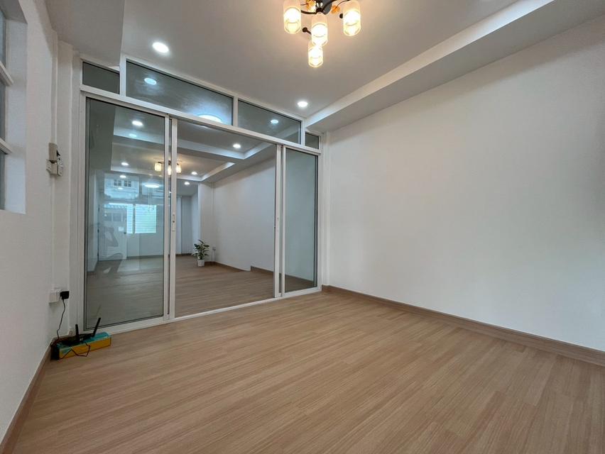 หมู่บ้านมนรดา2 ถนนบางกรวยไทรน้อย ต.บางบัวทอง อ.บางบัวทอง จ.นนทบุรี 6