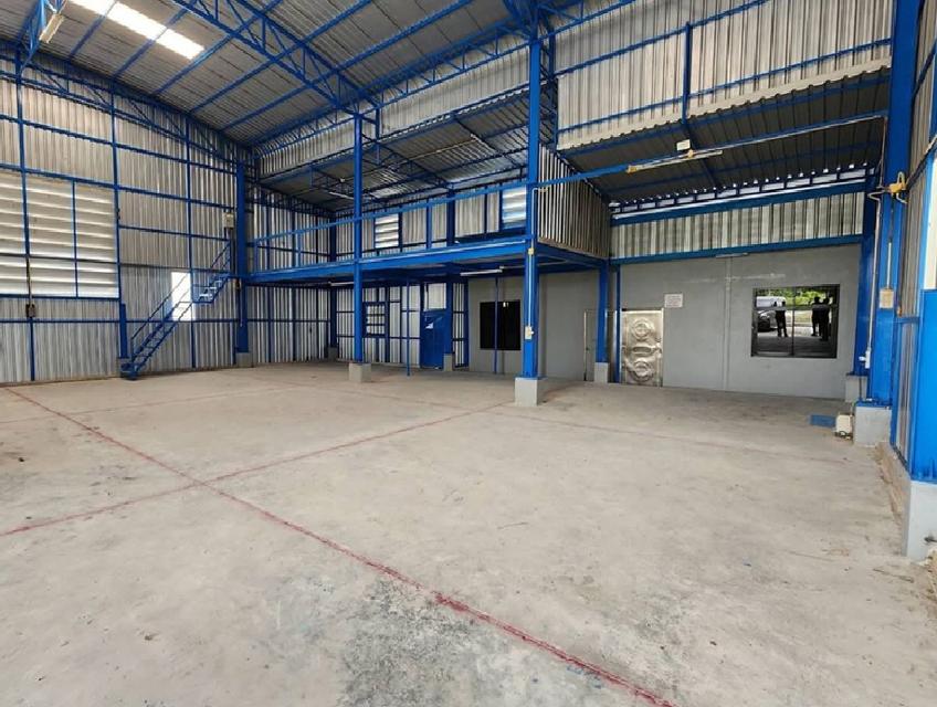 ให้เช่าโกดัง พร้อม สำนักงาน พื้นที่ใช้สอย 440 ตารางเมตร ซอยคุ้มเกล้า เข้าซอยไม่ลึก ถนนคุ้มเกล้า ใกล้ นิคมลาดกระบัง 2