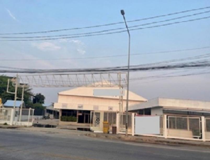 ให้เช่าโกดังขนาดใหญ่ ริมถนนซอยพระยาสุเรนทร์ รามอินทรา 109 / พื้นที่โกดัง 1744 ตารางเมตร / จอดรถจำนวนมาก 7