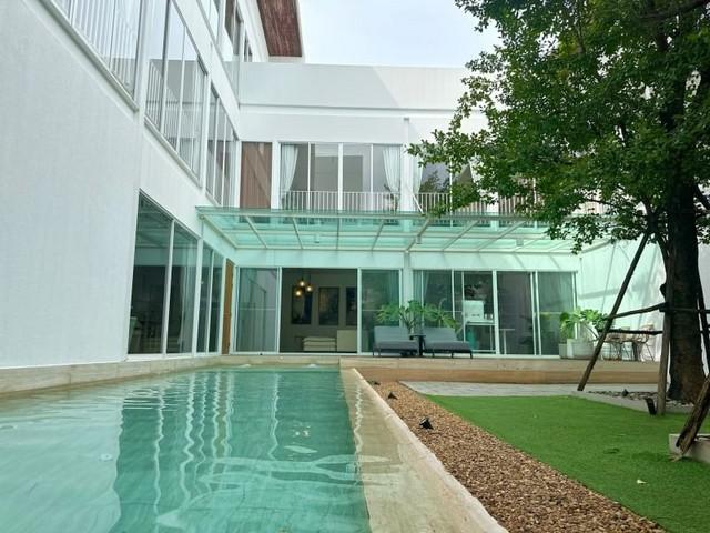 ขายบ้านหรู 3 ชั้น TRITARA LUXURY POOL VILLA วัชรพล สุขาภิบาล 145 ตร.วา สไตล์ Modern Box เฟอร์ครบ พร้อมเข้าอยู่ 6
