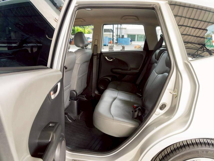 ขาย Honda Jazz 1.3Hybrid ปี13 15