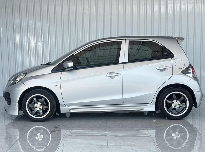 Honda Brio 1.2V เบนซิน เกียร์ออโต้  ปี2012 5