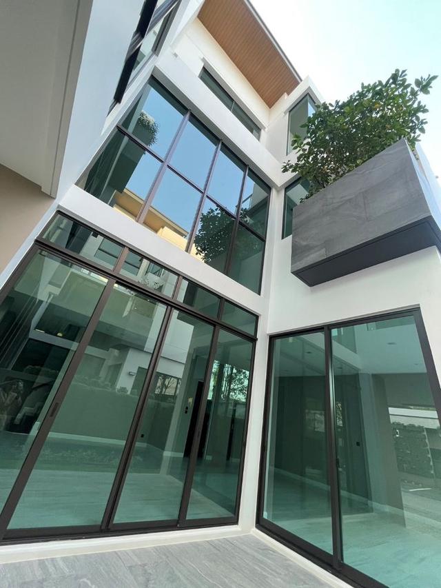 ขายหรือให้เช่าบ้านหรู 3 ชั้น The Gentry Cultivar Rama 9 ย่านกรุงเทพกรีฑา ติดทางด่วน ใกล้ MRT สายสีส้ม ใกล้สนามบิน เพียง 5 นาที