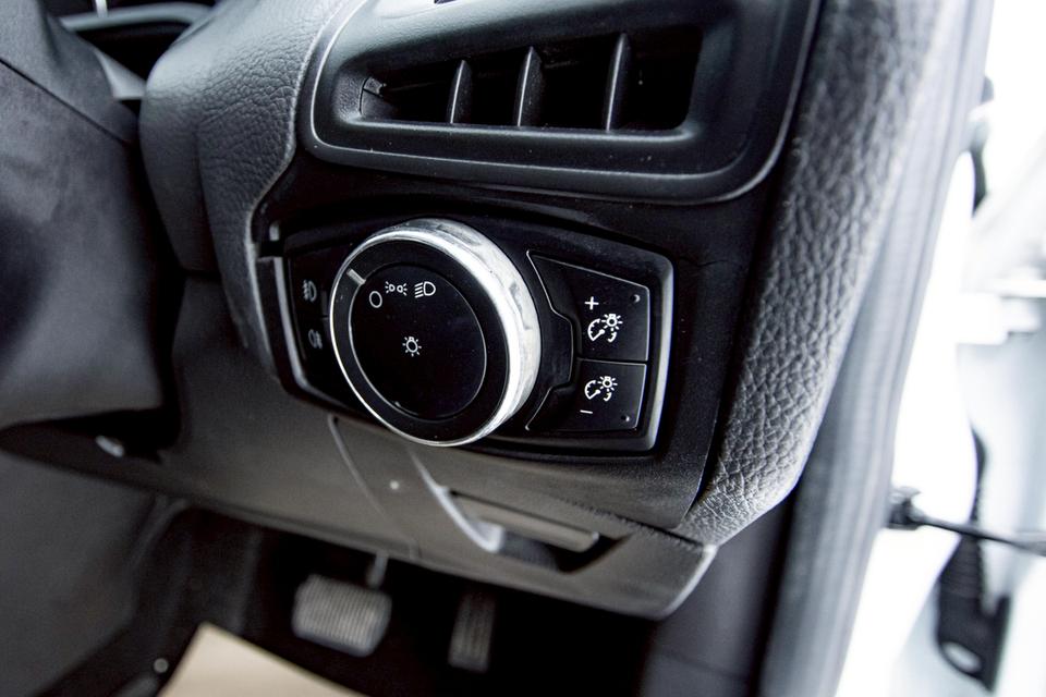 FORD FOCUS 1.6 TREND SPORT 2013  9