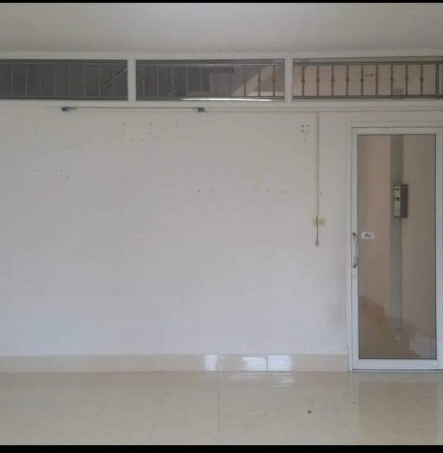 อาคารพาณิชย์ 3 ชั้น 3 ห้องนอน 4ห้องน้ำ พร้อมเครื่องปรับอากาศและอุปกรณ์ 17