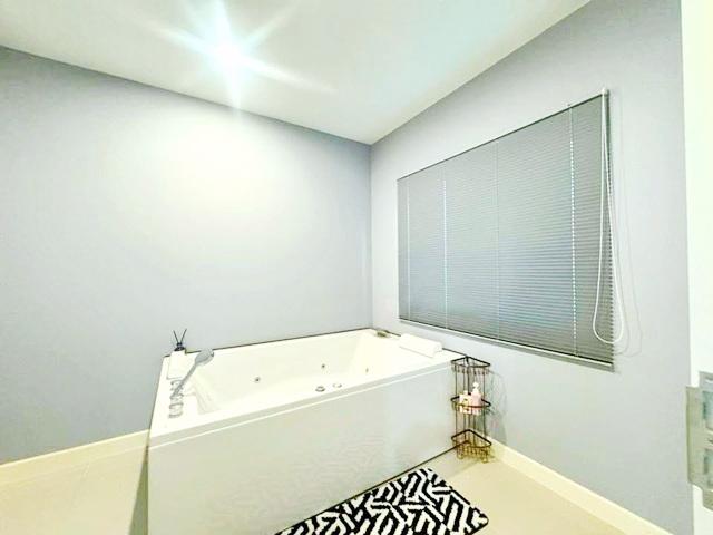 ม.รังสิต 3.8 กม. 3นอน ให้เช่า พร้อมอยู่ กว้าง 22 ตร.วา.ทาวน์โฮม 2 ชั้น เฟอร์ฯ บิ๊กซี รังสิต 2.4 กม. ฟิวเจอร์พาร์ค รังสิต 6