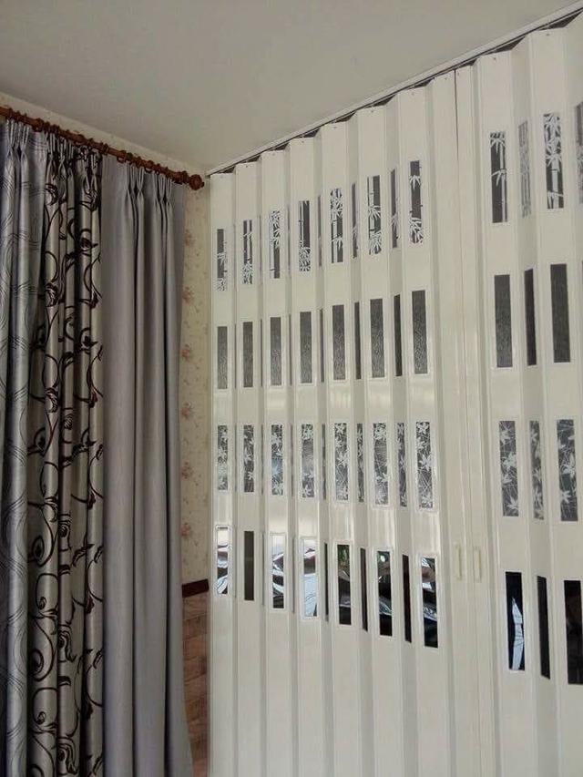 Siriwanit decorative บริการจำหน่ายผ้าม่าน และพร้อมติดตั้ง วอลเปเปอร์ ฟลิ์มกรองแสง ม่านม้วน ม่านปรับแสง มูลที่ไม้ รูปที่ 16