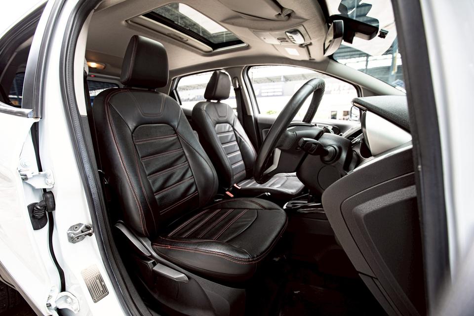 Ford EcoSport 1.5 Titanium Sunloof ปี 2014 สีขาว  10