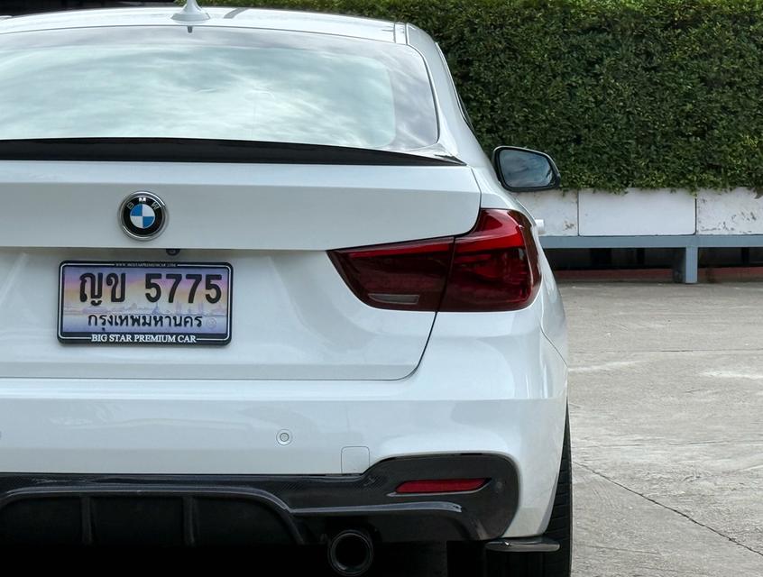 2015 BMW 320D GT MPERFORMANCE รถมือเดียวออกป้ายแดง รถวิ่งน้อย เข้าศูนย์ตามระยะ รถไม่เคยมีอุบัติเหตุครับ 9