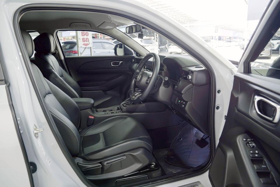 HONDA HR-V 1.5 E e:HEV AT (ปี 2024)ทะเบียน: ขท 8319 (สุราษฎร์ธานี) สี: ขาวเครื่องยนต์: เบนซิน + ไฟฟ้า 1500ccเลขไมล์ปัจจุบัน: 52,xxx กม. รูปที่ 13