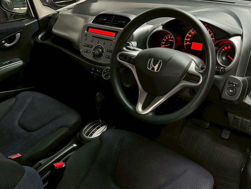 Honda JAZZ 1.5V Hatchback