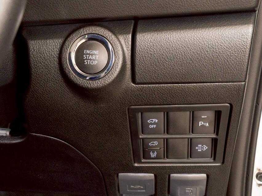 Toyota Fortuner 2.4Legender 4wd ปี25 9