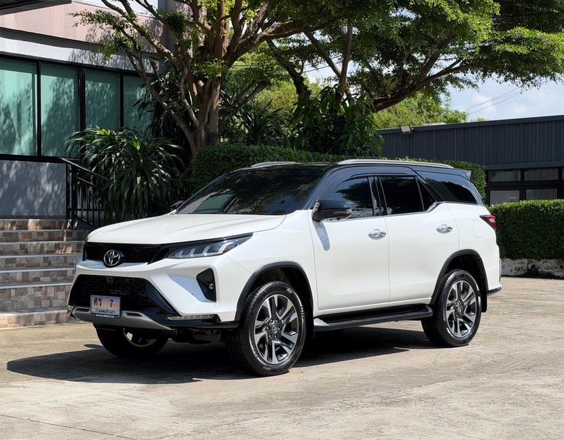 2023 TOYOTA FORTUNER LEGENDER 2.4 รถมือเดียวออกป้ายแดง รถวิ่งน้อย ประวัติศูนย์ครบ รถไม่เคยมีอุบัติเหตุครับ รูปที่ 4
