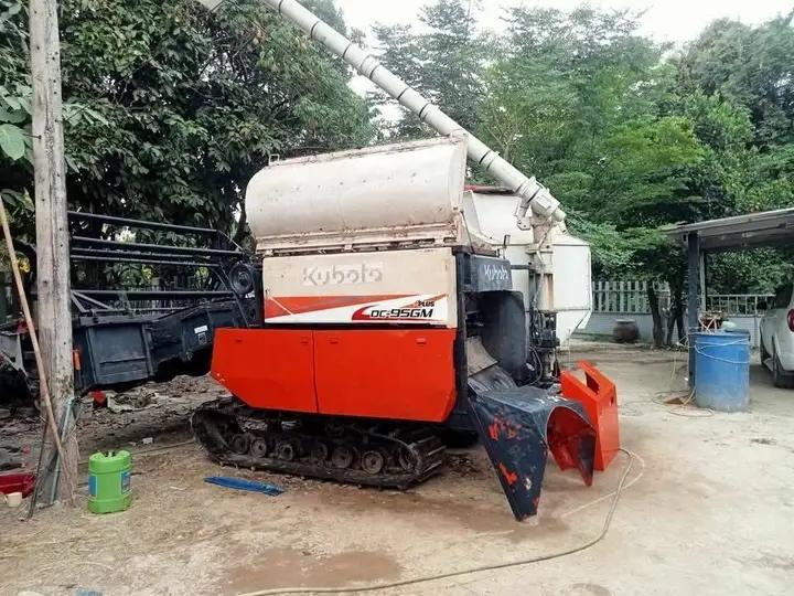 ส่งต่อรถเกี่ยวข้าว KUBOTA ราคาไม่แรง