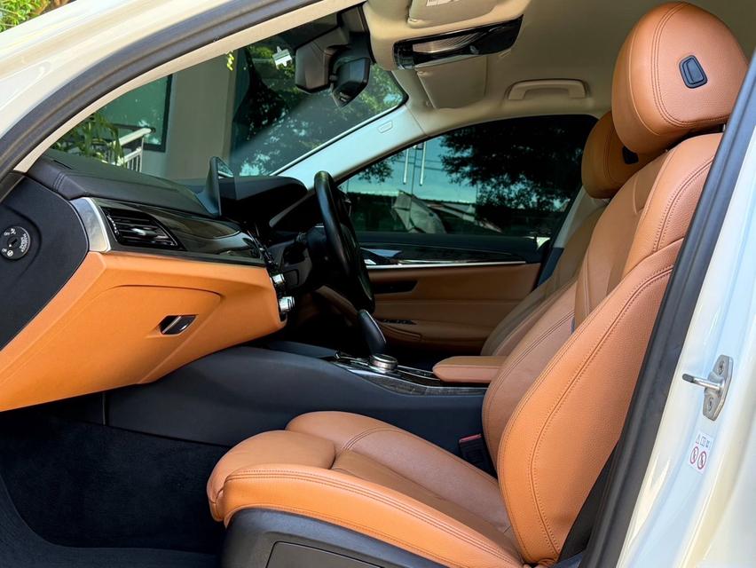 2019 BMW 520D G30 รถมือเดียวออกป้ายแดง รถวิ่งน้อย เข้าศูนย์ตรงตามระยะ รถไม่เคยมีอุบัติเหตุครับ 13