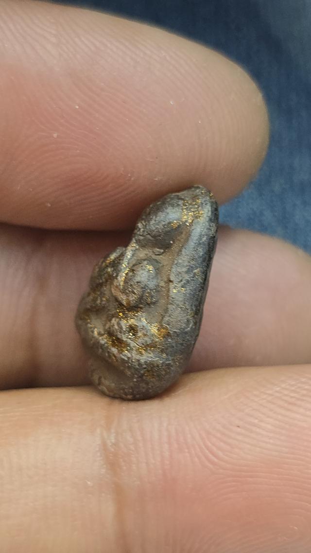 พระปิดตาเนื้อผงคลุกรัก 6