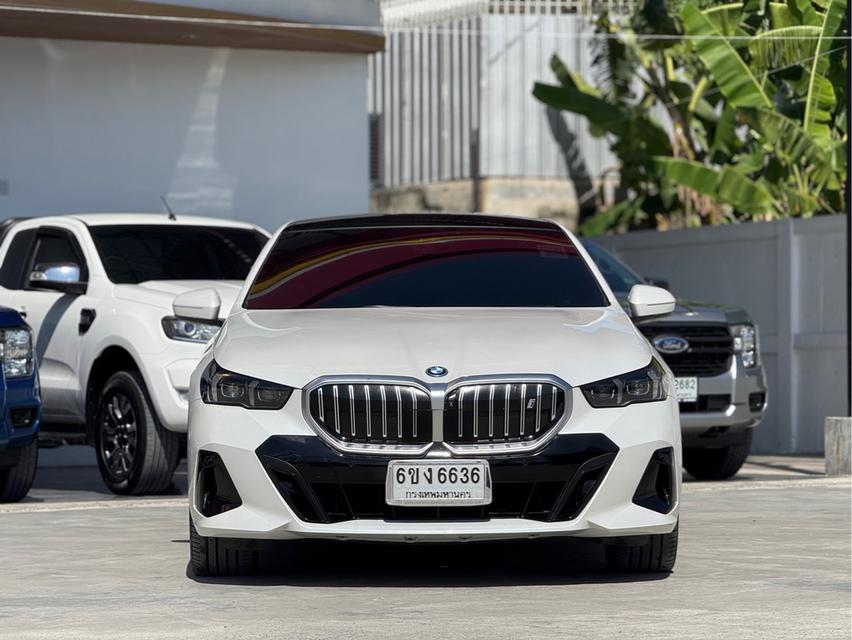 รหัสรถ WRT6636 📌2023 BMW i5 eDrive40 M SPORT โฉม G60 รูปที่ 2