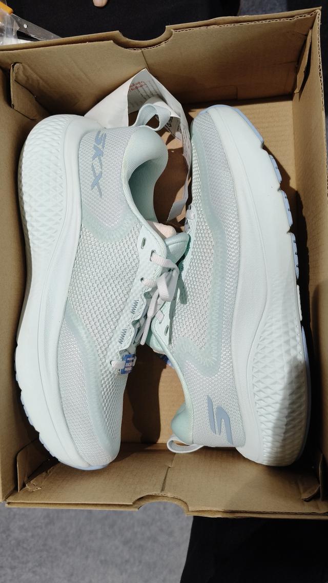 รองเท้าวิ่ง Skechers