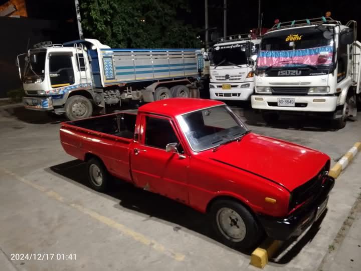 Mazda Familia สีแดง 3