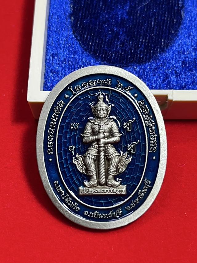 108. เหรียญหลวงปู่บุญมา รุ่น ชนะจน ไตรมาส 2565 หลังท้าวเวสสุวรรณโณ เนื้ออัลปาก้า ลงยาจีวร พื้นน้ำเงิน 8
