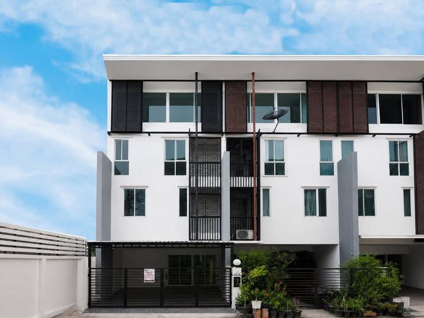 ขายทาวน์โฮม 3.5 ชั้น ม.ดิแอททิค 23.1 ตร.ว. 5นอน 3น้ำ [แจ้งวัฒนะ] ขาย 3.48ล้าน 1