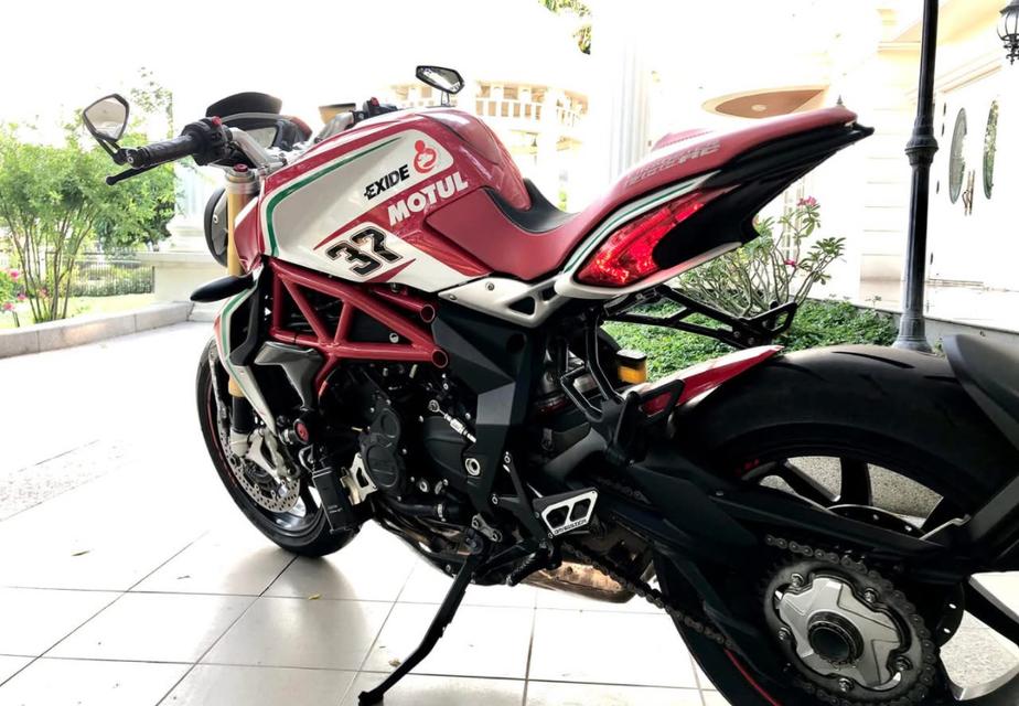 พร้อมขายราคาสุดคุ้ม MV Agusta Dragster RC 2