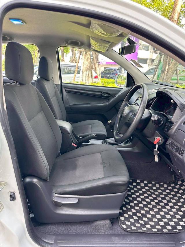 ISUZU D-MAX CAB-4 1.9 Ddi S เกียร์ M/T สีขาว ปี 2019 9
