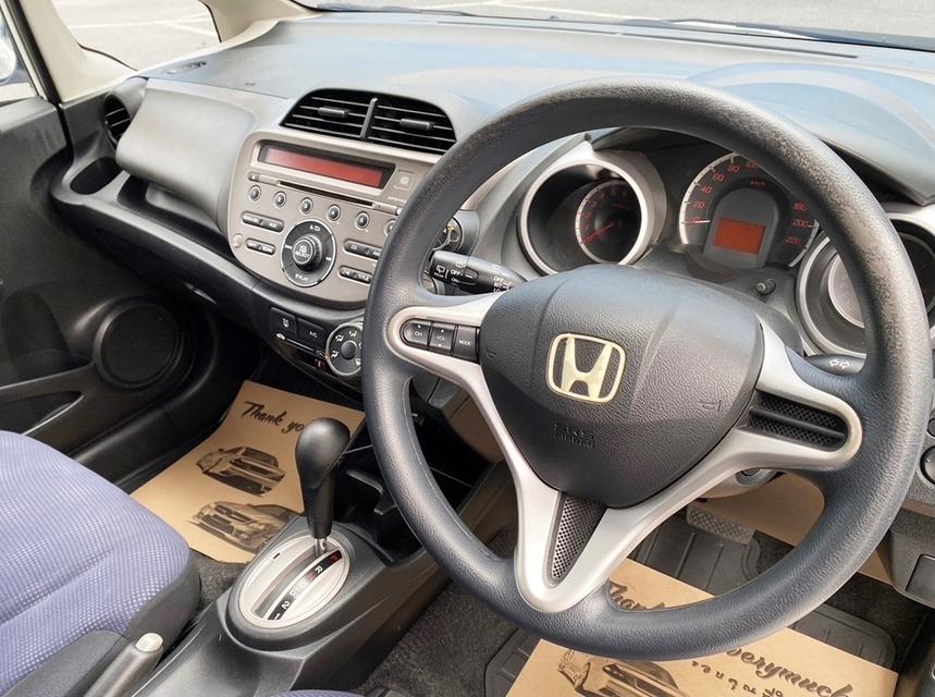 Honda Jazz 1.5V I-VTEC GE เบนซิน เกียร์ออโต้  ปี2012 16