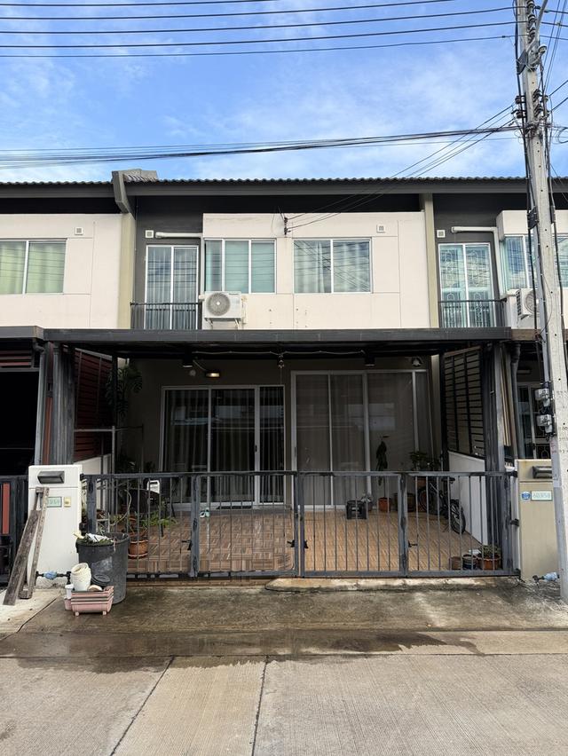 ขายบ้านทาวน์เฮาส์ 2 ชั้น ทำเลดี ใกล้ทางด่วน ฟิวเจอร์พาร์ครังสิต 1