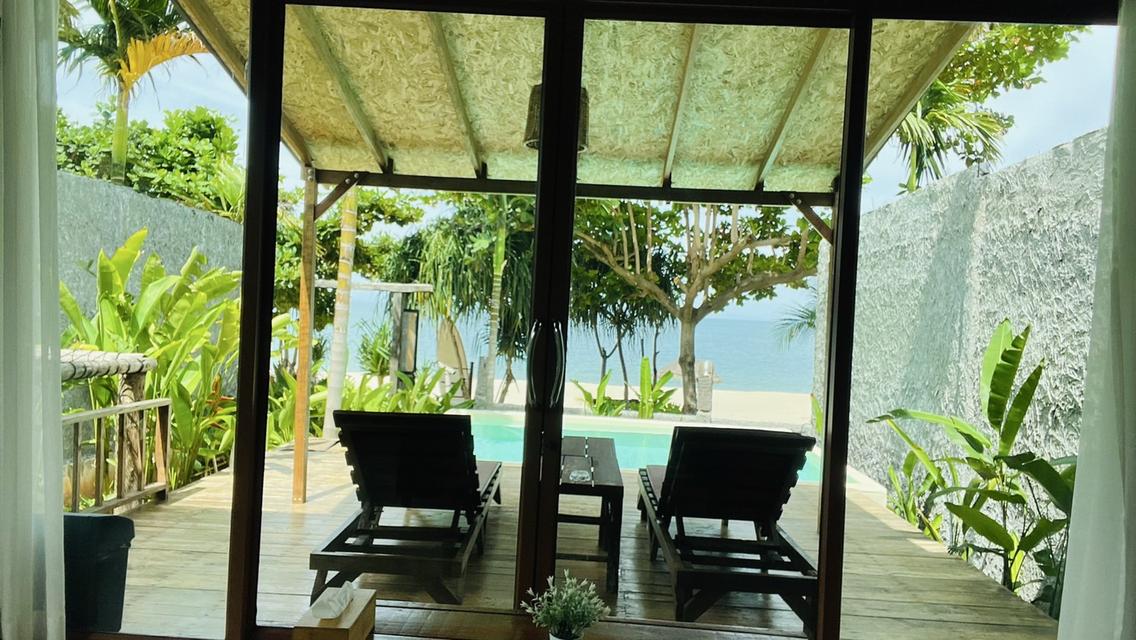 Land next to the sea with private poolvillas 4