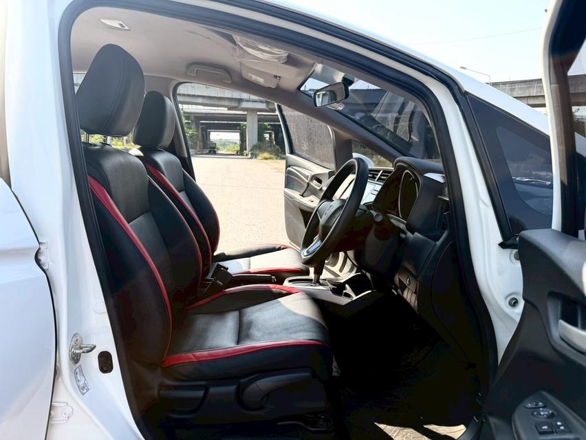 Jazz GK 1.5v ปี 2015 รถบ้าน มือเดียว เข้าศูนย์ทุกระยะ ไม่เคยชน ไม่เคยติดแก๊ส รูปที่ 15