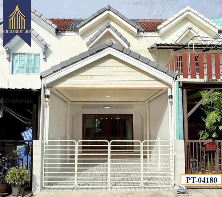 ทาวน์เฮาส์พร้อมจิตรห้องหัวมุมใกล้มอเตอร์เวย์ 1